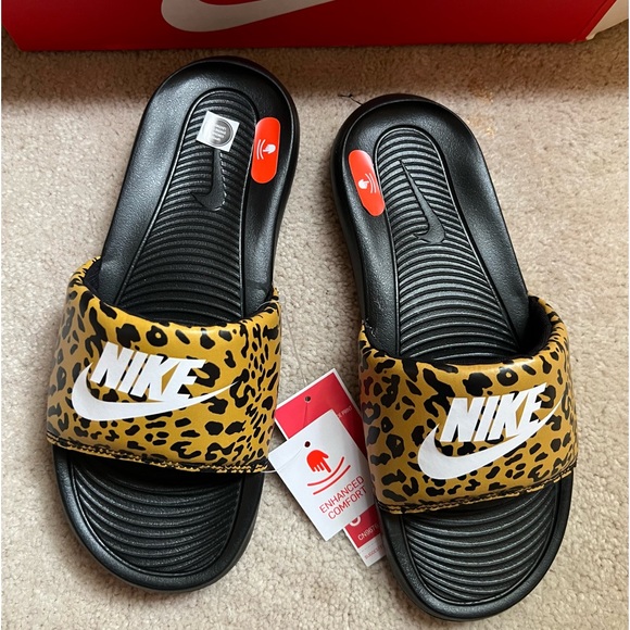 Nike New in Box Leopard Sandals - Picture 2 of 3